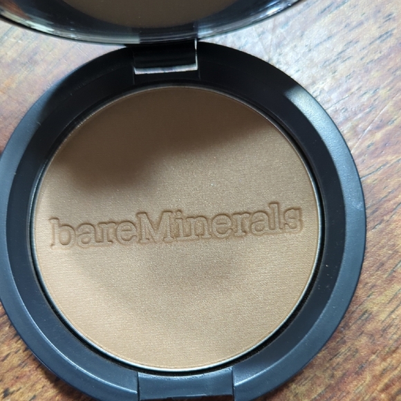 bareMinerals Endless Summer Pressed Powder Bronzer (Faux Tan) - Picture 2 of 4